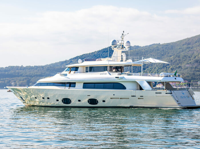 , vendita FERRETTI NAVETTA 33 MT, AGENCY FERRETTI