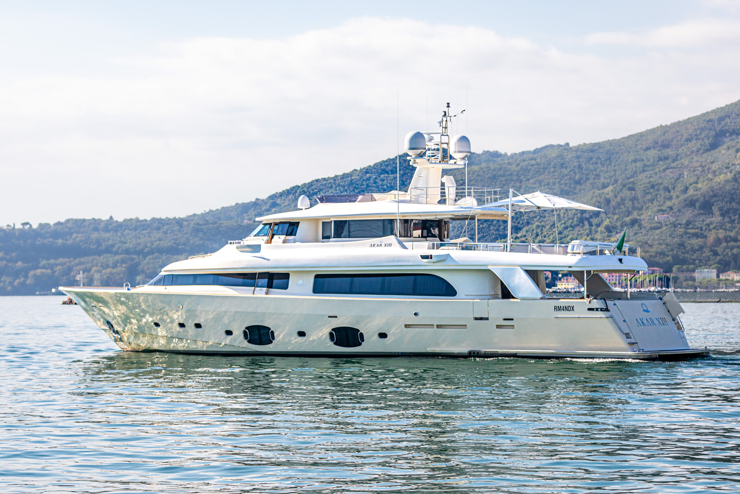 , vendita FERRETTI NAVETTA 33 MT, AGENCY FERRETTI