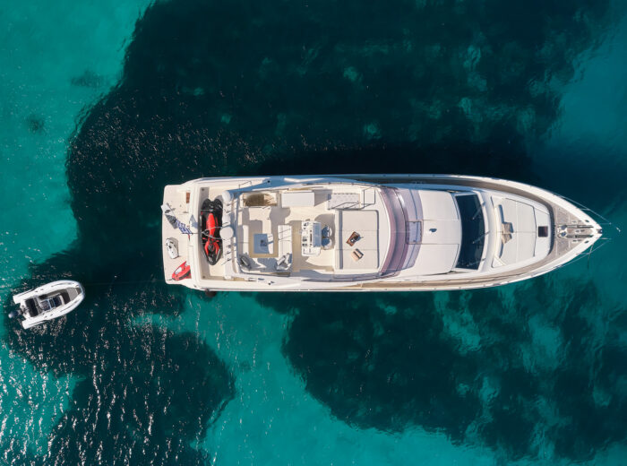 noleggio yachts FERRETTI